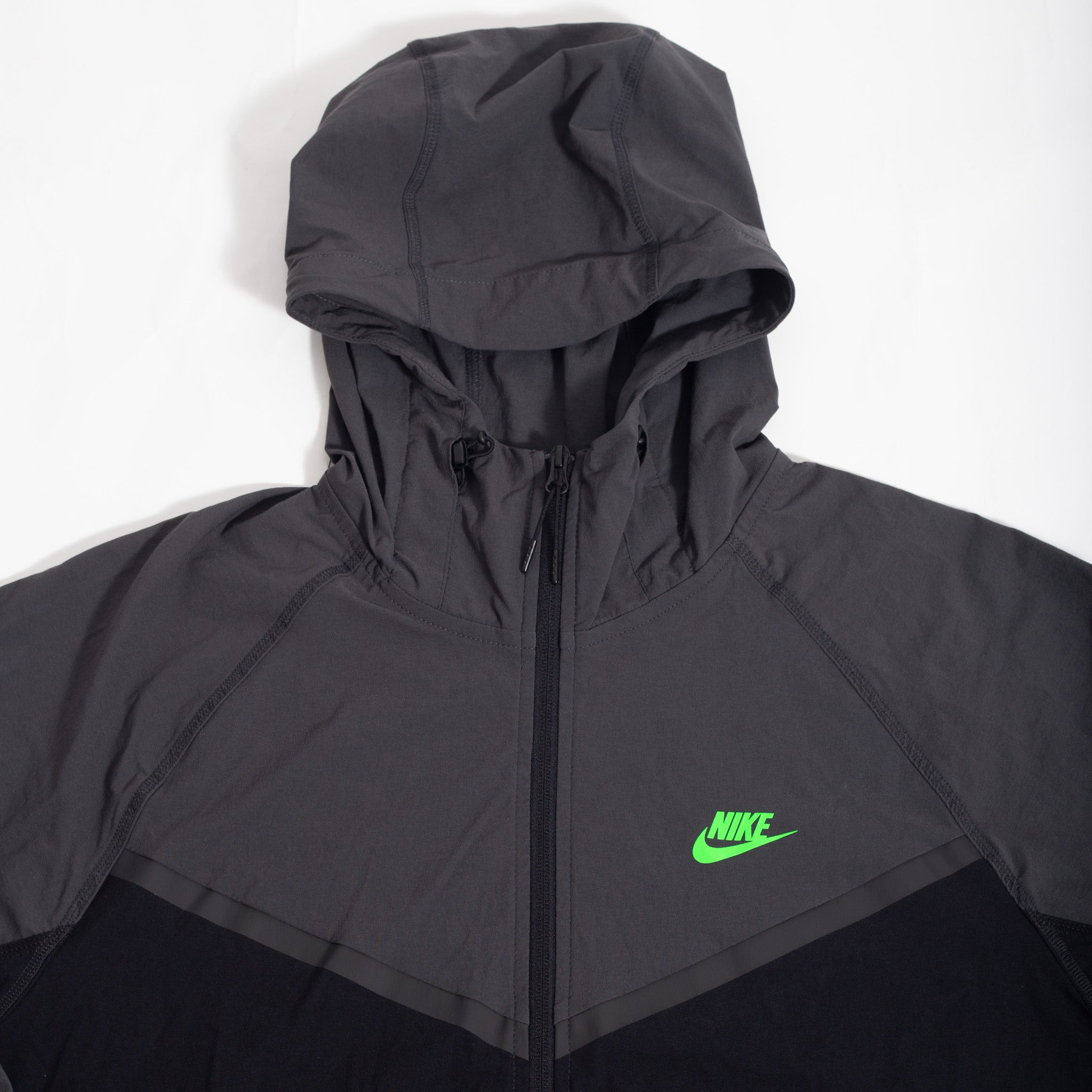 Jaqueta Nike Tech Woven Preta