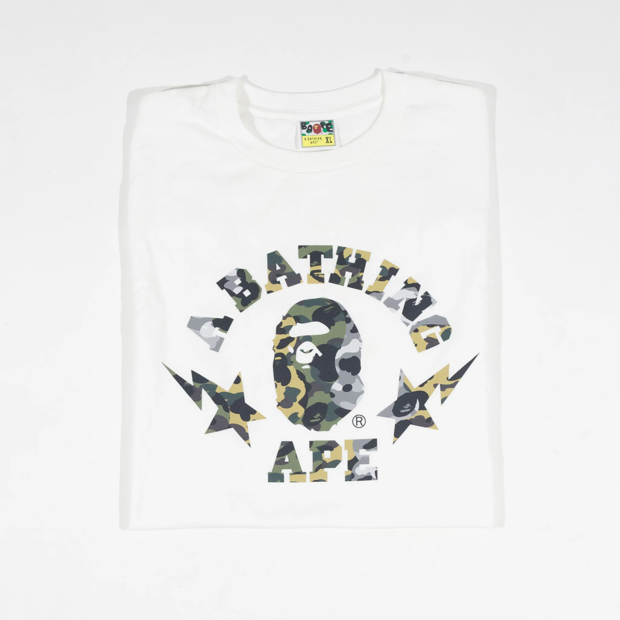 Camiseta BAPE 1st Camo Crazy Sta College Branca Tricamo