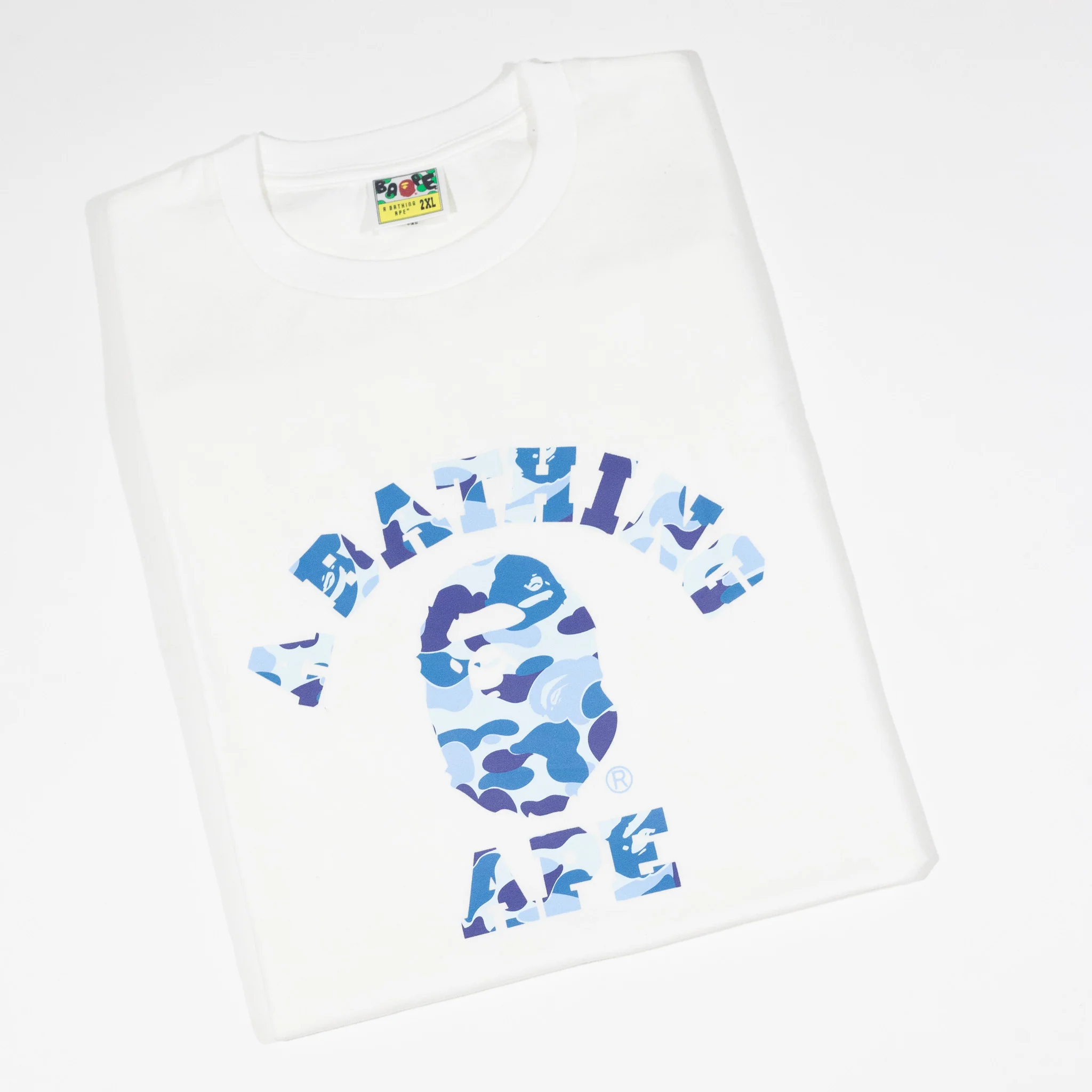 Camiseta BAPE Camo College Branca e Azul