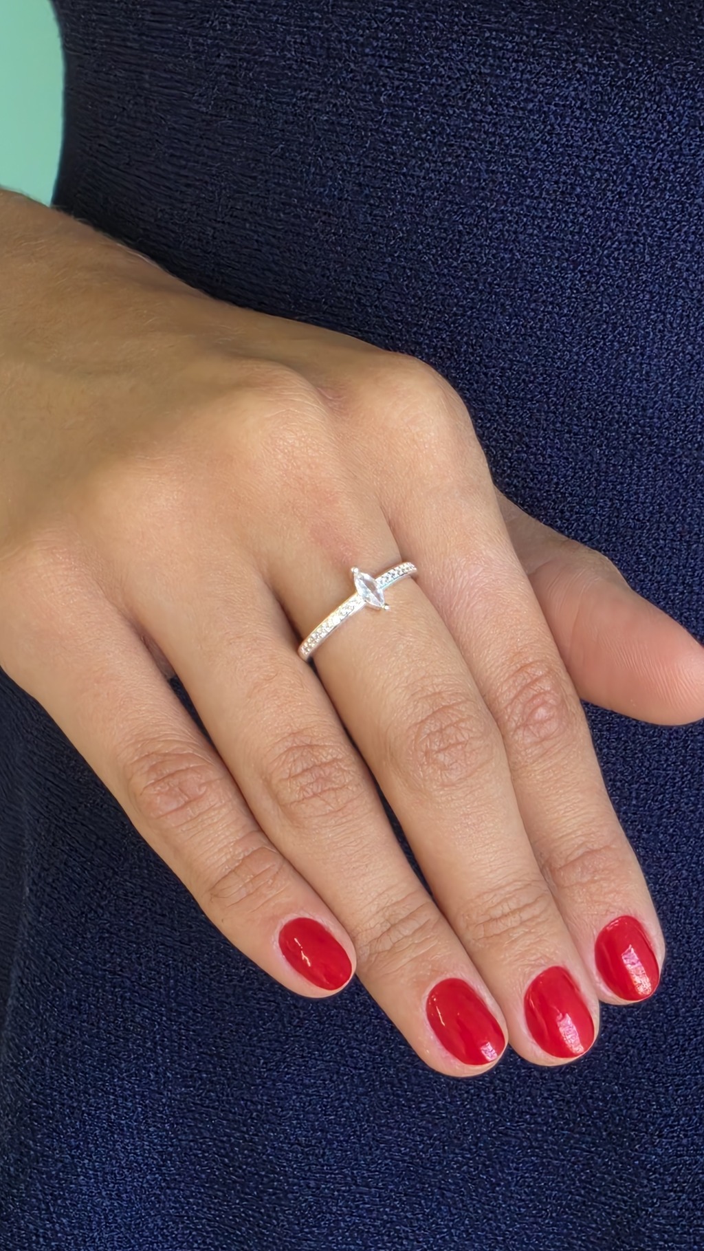 Anel com Zirconias