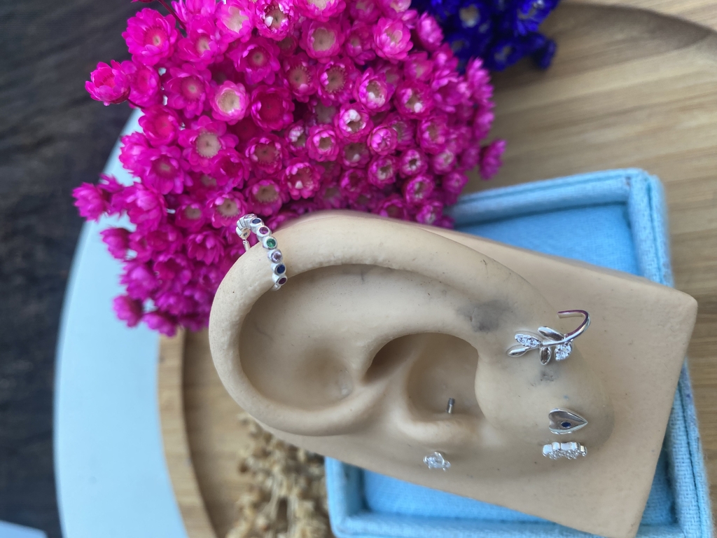 Piercing Cartilagem Colorido