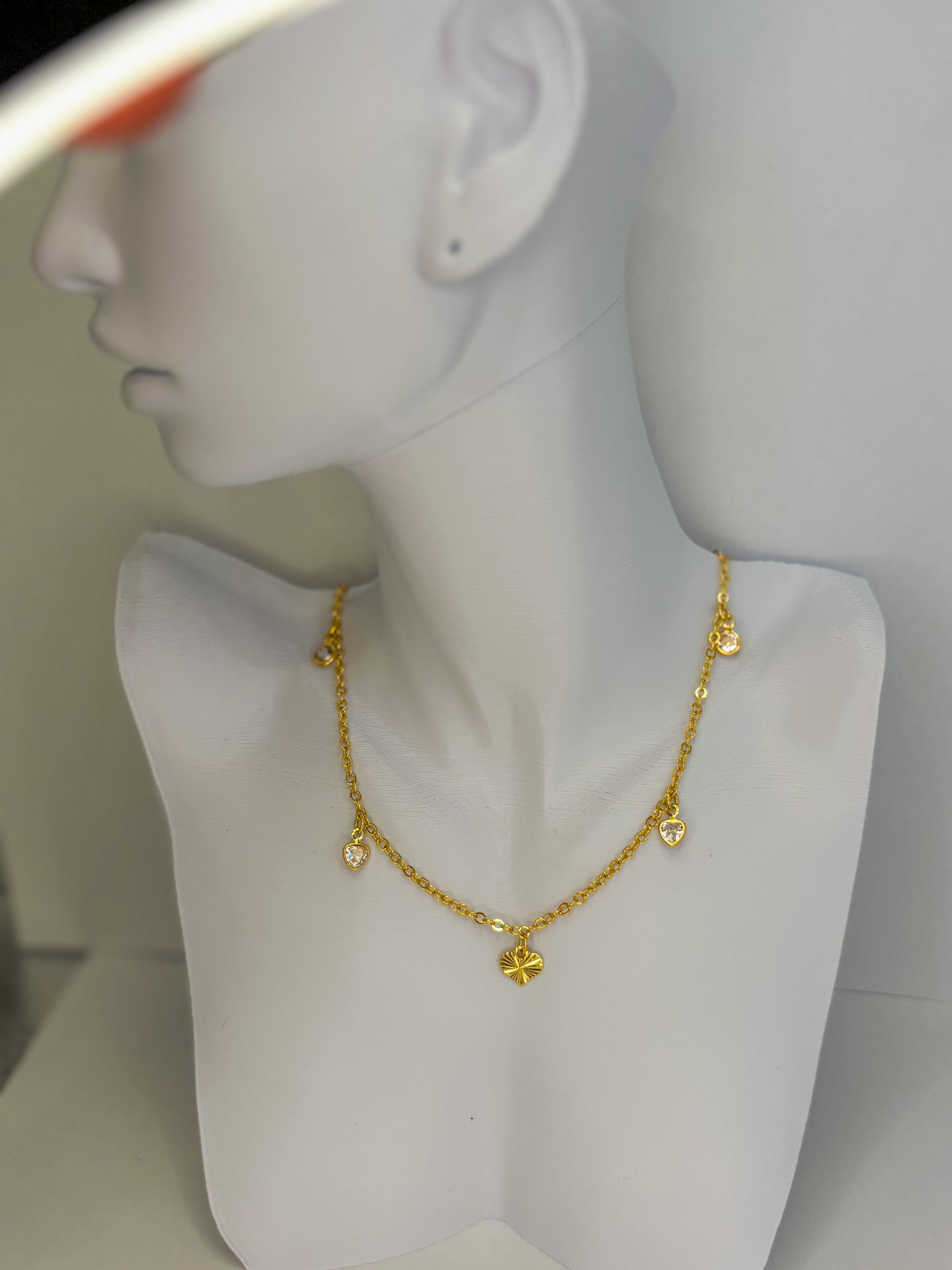 Colar choker com flor
