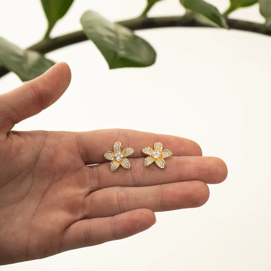 Brinco Flor Cravejada