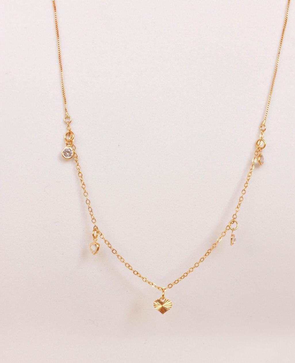 Colar choker com coração