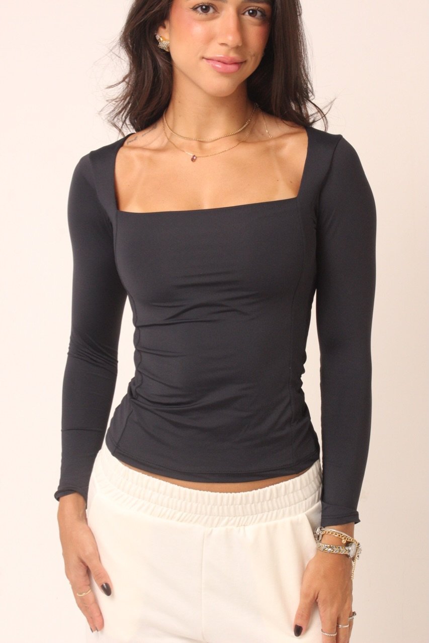 Blusa reta quadrada manga longa