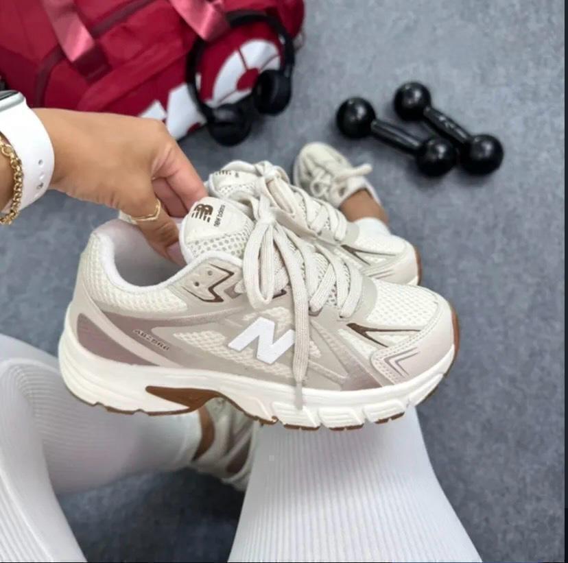 New Balance 530 Creme