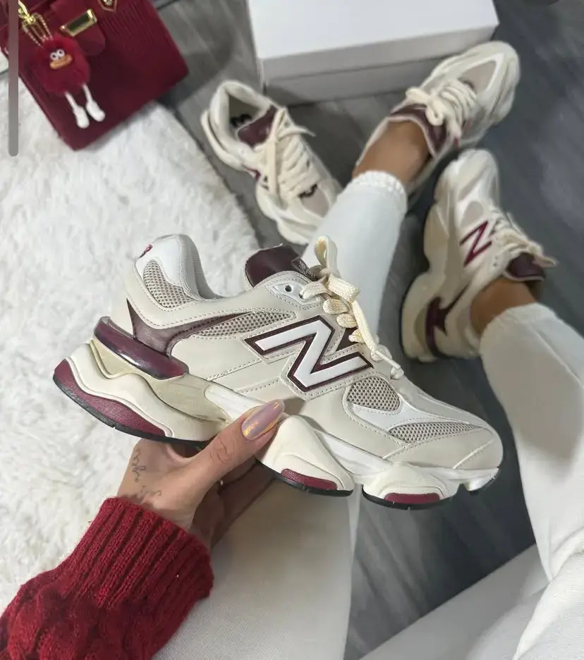 New Balance 9060 Creme Vinho
