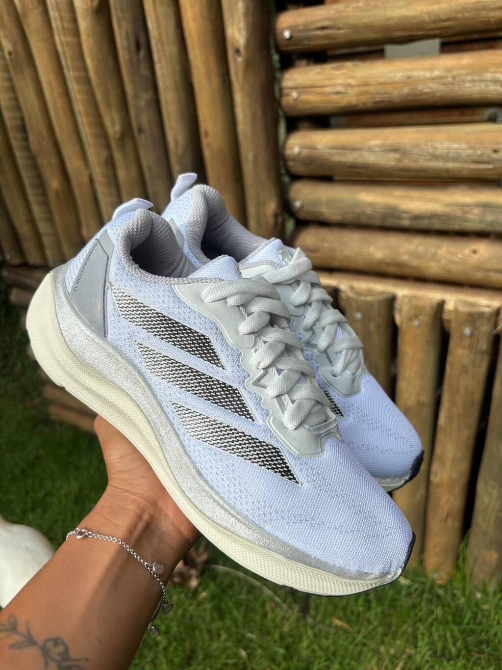 Adizero Cinza